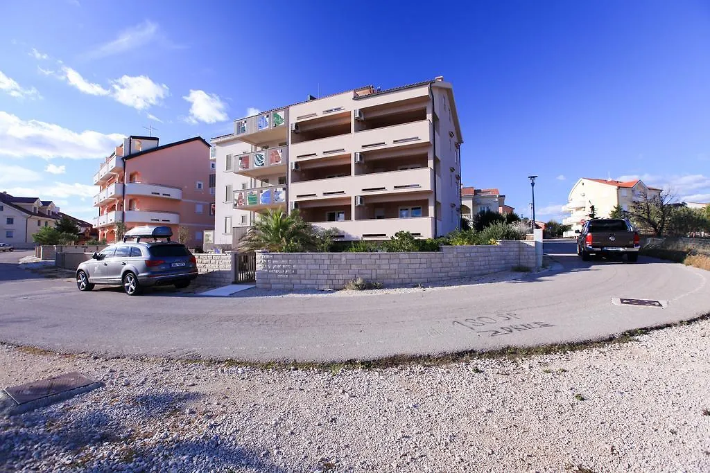 Apartments Miroslav Povljana