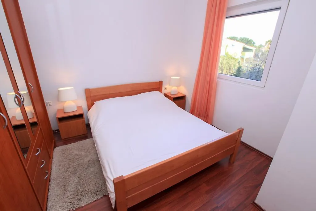 Apartments Miroslav Povljana Croatia