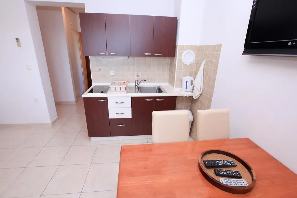 Apartments Miroslav Povljana