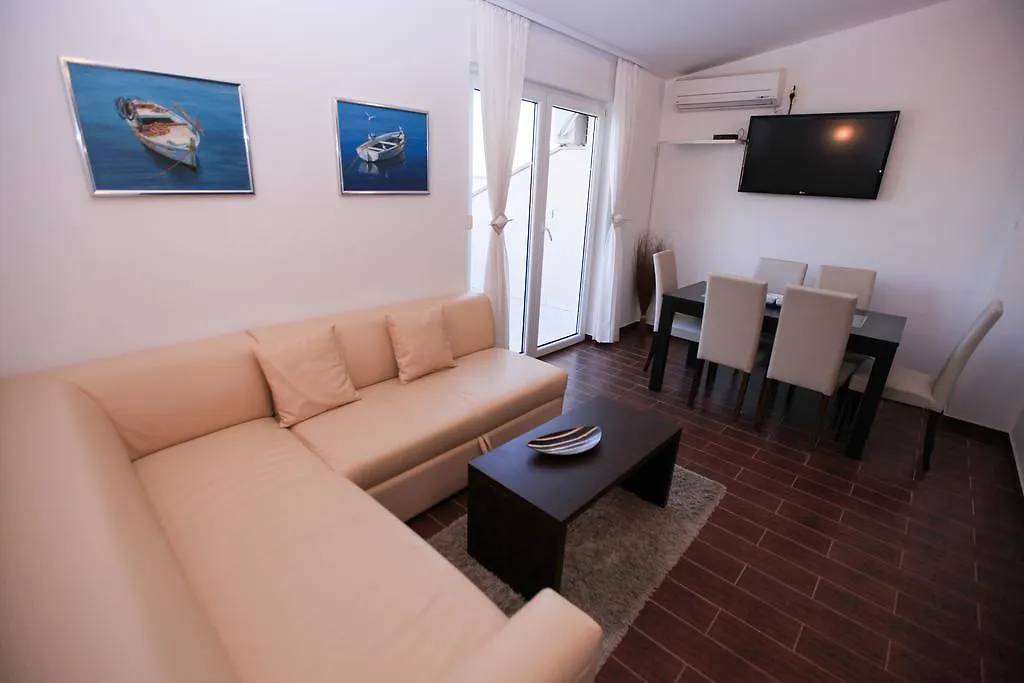 Apartments Miroslav Povljana Croatia
