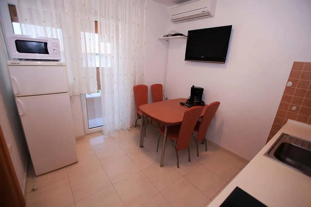 Apartments Miroslav Povljana Croatia