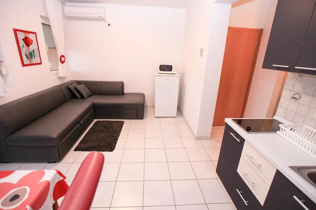 Apartments Miroslav Povljana 0*,  Croatia
