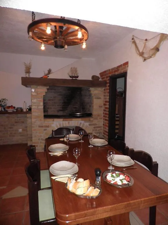 Apartments Miroslav Povljana