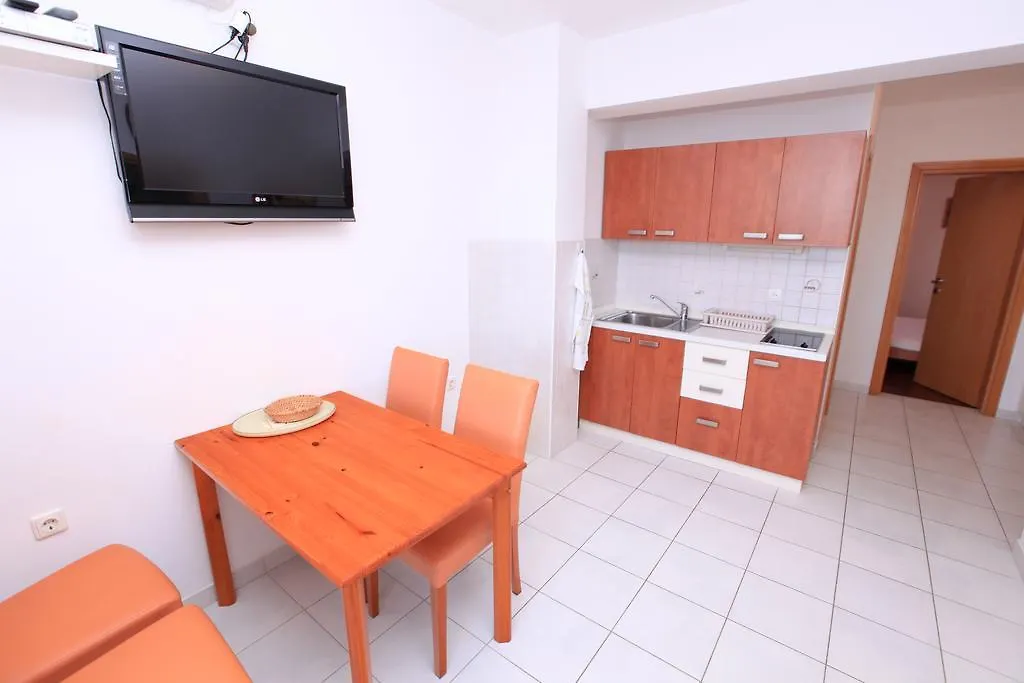 Apartments Miroslav Povljana